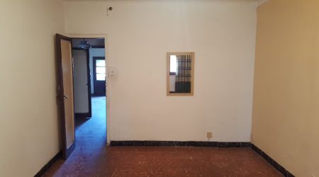 Habitatge a reformar al carrer Llança, L’Hospitalet