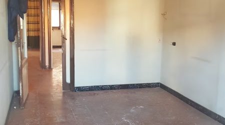 Habitatge a reformar al carrer Llança, L’Hospitalet